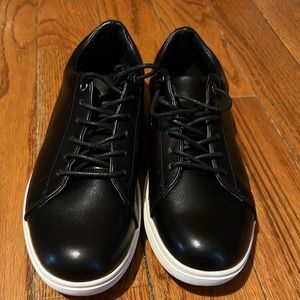NWOT Steve Madden black low top sneakers Men’s/boy’s 5 women’s 6.5